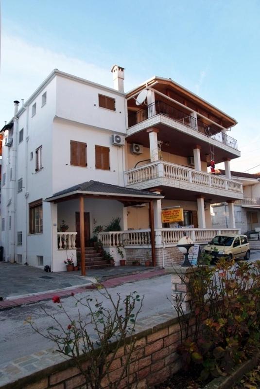 Stis Kyra - Vasilikis Apartment Ioannina Bagian luar foto