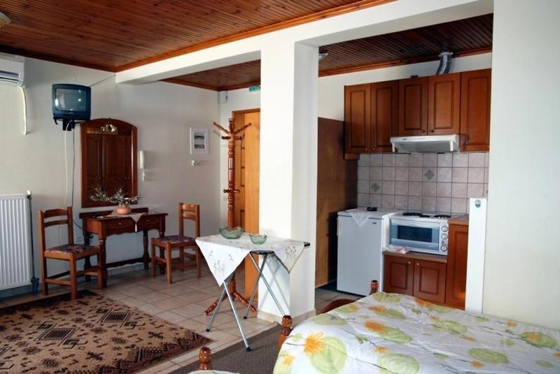 Stis Kyra - Vasilikis Apartment Ioannina Bagian luar foto