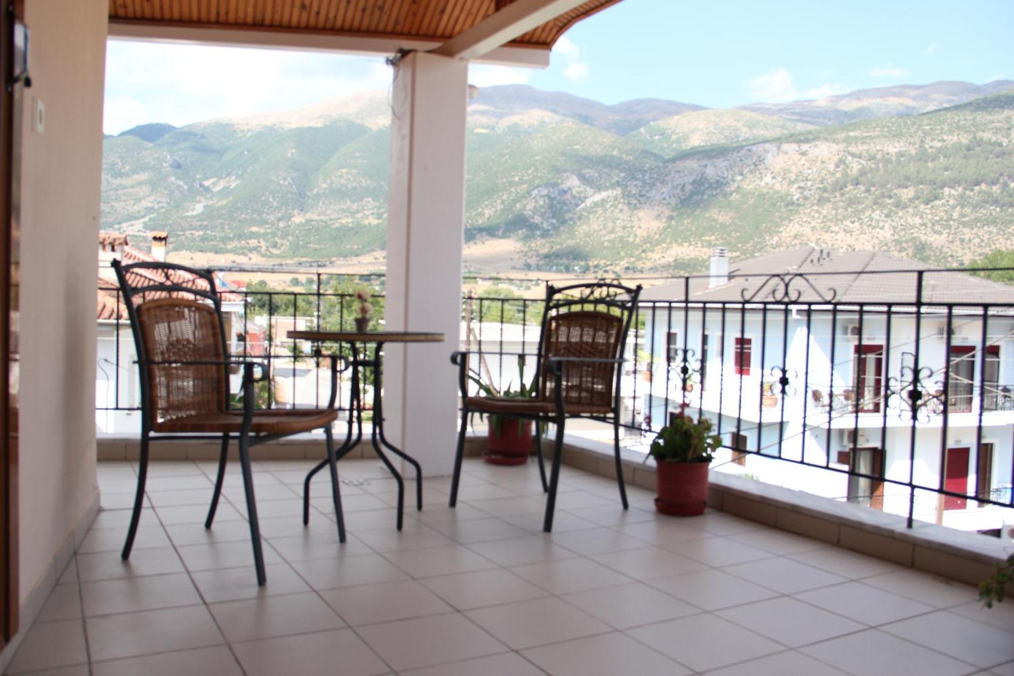 Stis Kyra - Vasilikis Apartment Ioannina Bagian luar foto